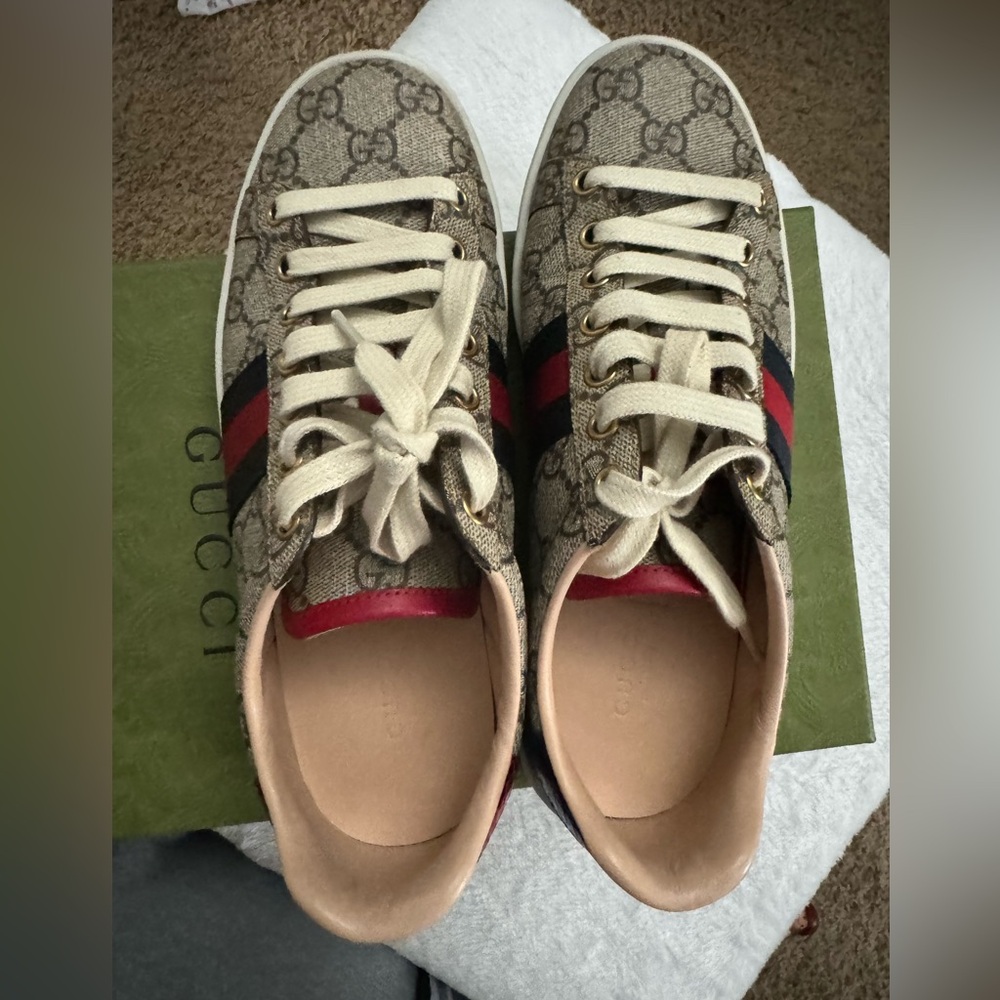 Gucci shoes size 6